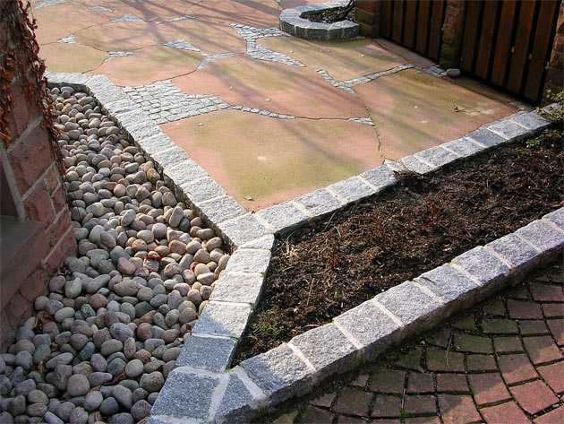 Gartenbau, Landschaftsbau, Hausgarten, Trockenmauern, Sichtschutz, Steingarten, Pflanzungen, Garten-Umgestaltungen, Garten-Neuanlagen, Sitzmauern, Polygonalbeläge, Teich, Terrassen, mediterraner Garten, Baumfällungen, Gartenpflege