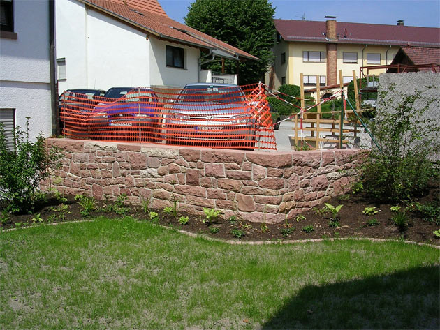 Gartenbau, Landschaftsbau, Hausgarten, Trockenmauern, Sichtschutz, Steingarten, Pflanzungen, Garten-Umgestaltungen, Garten-Neuanlagen, Sitzmauern, Polygonalbeläge, Teich, Terrassen, mediterraner Garten, Baumfällungen, Gartenpflege