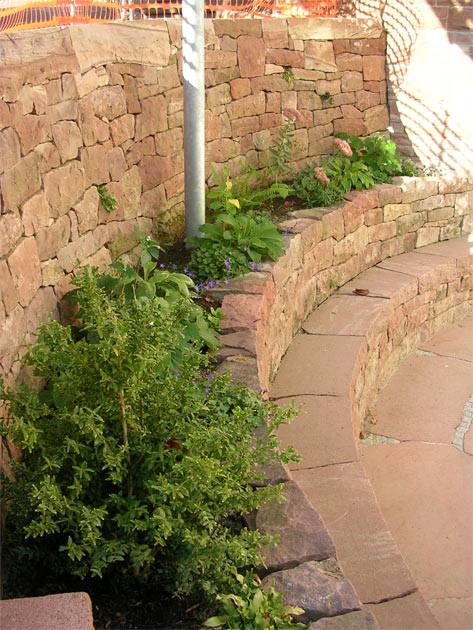 Gartenbau, Landschaftsbau, Hausgarten, Trockenmauern, Sichtschutz, Steingarten, Pflanzungen, Garten-Umgestaltungen, Garten-Neuanlagen, Sitzmauern, Polygonalbeläge, Teich, Terrassen, mediterraner Garten, Baumfällungen, Gartenpflege