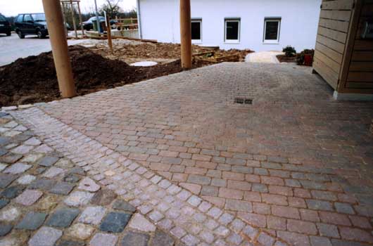 Gartenbau, Landschaftsbau, Hausgarten, Trockenmauern, Sichtschutz, Steingarten, Pflanzungen, Garten-Umgestaltungen, Garten-Neuanlagen, Sitzmauern, Polygonalbeläge, Teich, Terrassen, mediterraner Garten, Baumfällungen, Gartenpflege