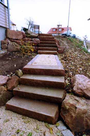 Gartenbau, Landschaftsbau, Hausgarten, Trockenmauern, Sichtschutz, Steingarten, Pflanzungen, Garten-Umgestaltungen, Garten-Neuanlagen, Sitzmauern, Polygonalbeläge, Teich, Terrassen, mediterraner Garten, Baumfällungen, Gartenpflege