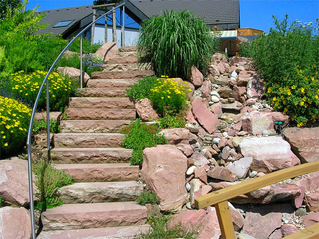 Gartenbau, Landschaftsbau, Hausgarten, Trockenmauern, Sichtschutz, Steingarten, Pflanzungen, Garten-Umgestaltungen, Garten-Neuanlagen, Sitzmauern, Polygonalbelge, Teich, Terrassen, mediterraner Garten, Baumfllungen, Gartenpflege