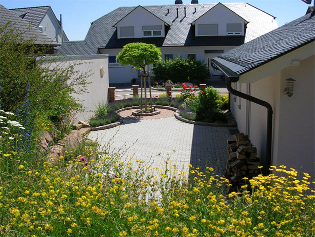 Gartenbau, Landschaftsbau, Hausgarten, Trockenmauern, Sichtschutz, Steingarten, Pflanzungen, Garten-Umgestaltungen, Garten-Neuanlagen, Sitzmauern, Polygonalbelge, Teich, Terrassen, mediterraner Garten, Baumfllungen, Gartenpflege