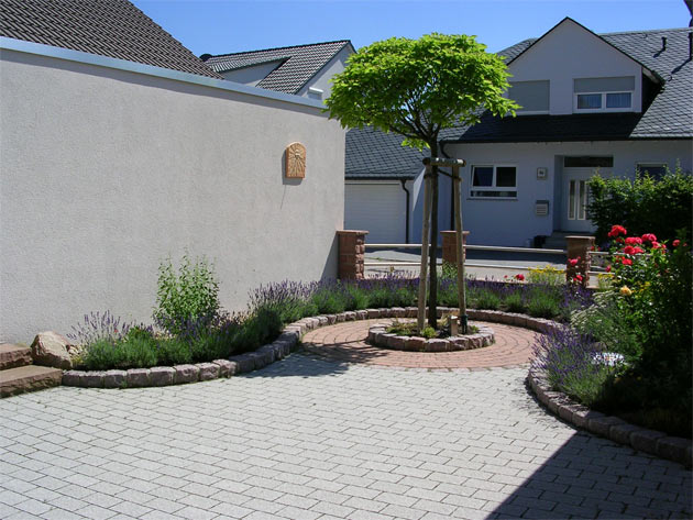 Gartenbau, Landschaftsbau, Hausgarten, Trockenmauern, Sichtschutz, Steingarten, Pflanzungen, Garten-Umgestaltungen, Garten-Neuanlagen, Sitzmauern, Polygonalbelge, Teich, Terrassen, mediterraner Garten, Baumfllungen, Gartenpflege