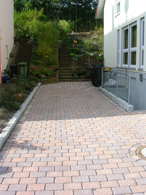 Gartenbau, Landschaftsbau, Hausgarten, Trockenmauern, Sichtschutz, Steingarten, Pflanzungen, Garten-Umgestaltungen, Garten-Neuanlagen, Sitzmauern, Polygonalbelge, Teich, Terrassen, mediterraner Garten, Baumfllungen, Gartenpflege