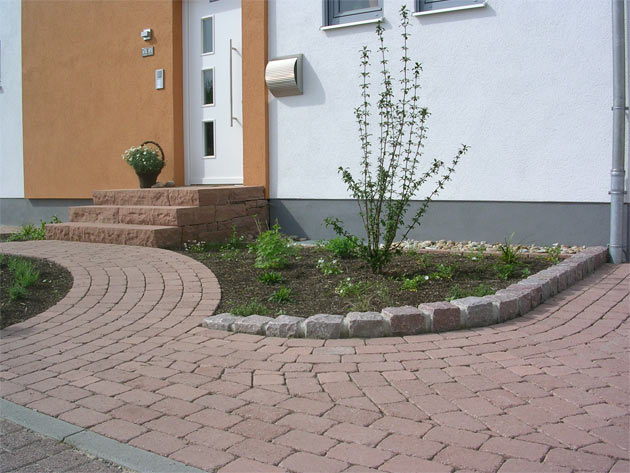 Gartenbau, Landschaftsbau, Hausgarten, Trockenmauern, Sichtschutz, Steingarten, Pflanzungen, Garten-Umgestaltungen, Garten-Neuanlagen, Sitzmauern, Polygonalbelge, Teich, Terrassen, mediterraner Garten, Baumfllungen, Gartenpflege
