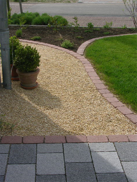 Gartenbau, Landschaftsbau, Hausgarten, Trockenmauern, Sichtschutz, Steingarten, Pflanzungen, Garten-Umgestaltungen, Garten-Neuanlagen, Sitzmauern, Polygonalbelge, Teich, Terrassen, mediterraner Garten, Baumfllungen, Gartenpflege