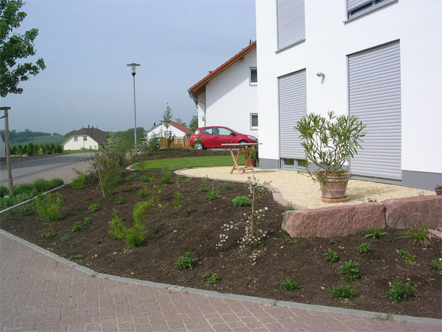 Gartenbau, Landschaftsbau, Hausgarten, Trockenmauern, Sichtschutz, Steingarten, Pflanzungen, Garten-Umgestaltungen, Garten-Neuanlagen, Sitzmauern, Polygonalbelge, Teich, Terrassen, mediterraner Garten, Baumfllungen, Gartenpflege