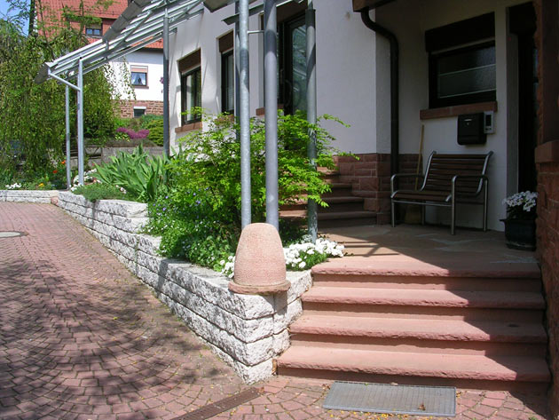 Gartenbau, Landschaftsbau, Hausgarten, Trockenmauern, Sichtschutz, Steingarten, Pflanzungen, Garten-Umgestaltungen, Garten-Neuanlagen, Sitzmauern, Polygonalbelge, Teich, Terrassen, mediterraner Garten, Baumfllungen, Gartenpflege