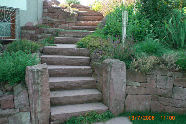 Gartenbau, Landschaftsbau, Hausgarten, Trockenmauern, Sichtschutz, Steingarten, Pflanzungen, Garten-Umgestaltungen, Garten-Neuanlagen, Sitzmauern, Polygonalbelge, Teich, Terrassen, mediterraner Garten, Baumfllungen, Gartenpflege