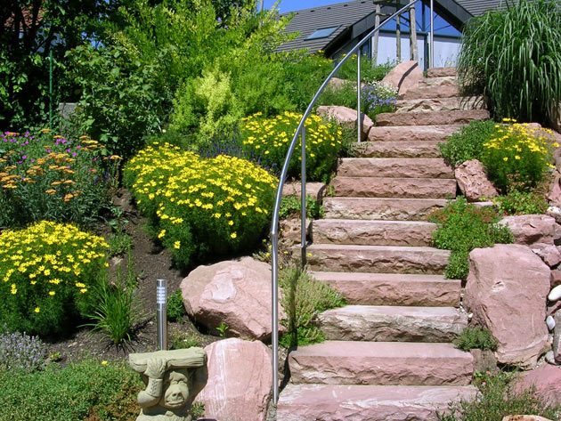 Gartenbau, Landschaftsbau, Hausgarten, Trockenmauern, Sichtschutz, Steingarten, Pflanzungen, Garten-Umgestaltungen, Garten-Neuanlagen, Sitzmauern, Polygonalbelge, Teich, Terrassen, mediterraner Garten, Baumfllungen, Gartenpflege