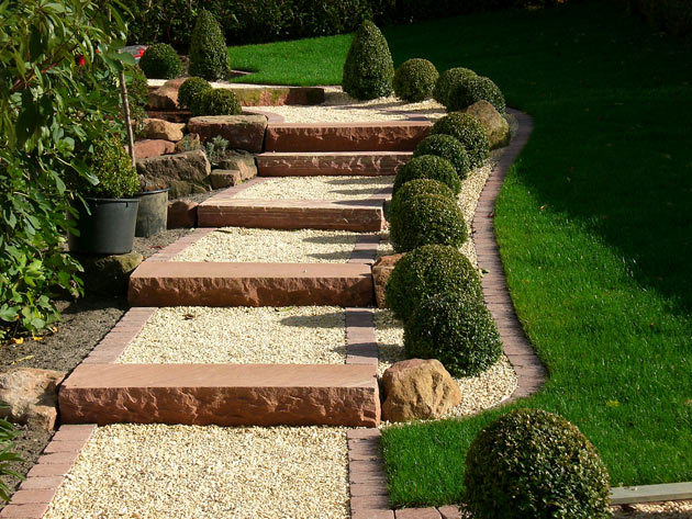 Gartenbau, Landschaftsbau, Hausgarten, Trockenmauern, Sichtschutz, Steingarten, Pflanzungen, Garten-Umgestaltungen, Garten-Neuanlagen, Sitzmauern, Polygonalbelge, Teich, Terrassen, mediterraner Garten, Baumfllungen, Gartenpflege