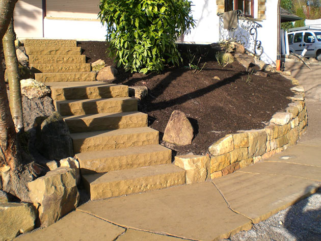 Gartenbau, Landschaftsbau, Hausgarten, Trockenmauern, Sichtschutz, Steingarten, Pflanzungen, Garten-Umgestaltungen, Garten-Neuanlagen, Sitzmauern, Polygonalbelge, Teich, Terrassen, mediterraner Garten, Baumfllungen, Gartenpflege