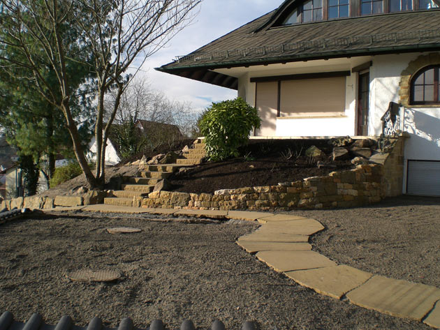 Gartenbau, Landschaftsbau, Hausgarten, Trockenmauern, Sichtschutz, Steingarten, Pflanzungen, Garten-Umgestaltungen, Garten-Neuanlagen, Sitzmauern, Polygonalbelge, Teich, Terrassen, mediterraner Garten, Baumfllungen, Gartenpflege