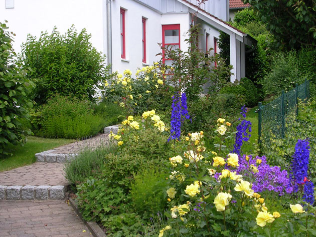 Gartenbau, Landschaftsbau, Hausgarten, Trockenmauern, Sichtschutz, Steingarten, Pflanzungen, Garten-Umgestaltungen, Garten-Neuanlagen, Sitzmauern, Polygonalbelge, Teich, Terrassen, mediterraner Garten, Baumfllungen, Gartenpflege