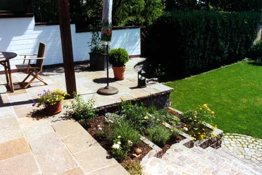 Gartenbau, Landschaftsbau, Hausgarten, Trockenmauern, Sichtschutz, Steingarten, Pflanzungen, Garten-Umgestaltungen, Garten-Neuanlagen, Sitzmauern, Polygonalbelge, Teich, Terrassen, mediterraner Garten, Baumfllungen, Gartenpflege