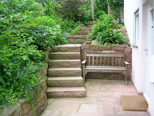 Gartenbau, Landschaftsbau, Hausgarten, Trockenmauern, Sichtschutz, Steingarten, Pflanzungen, Garten-Umgestaltungen, Garten-Neuanlagen, Sitzmauern, Polygonalbelge, Teich, Terrassen, mediterraner Garten, Baumfllungen, Gartenpflege