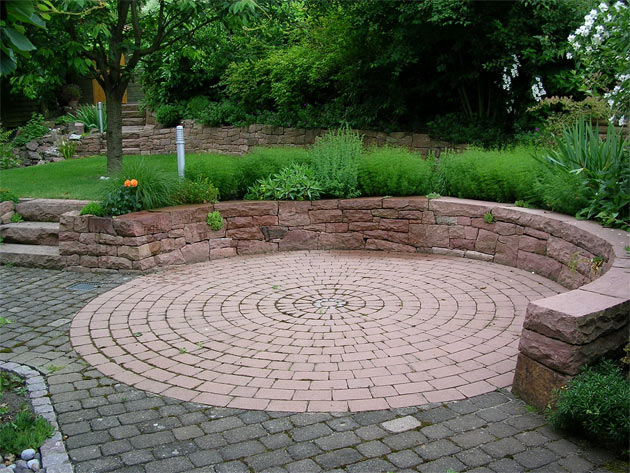 Gartenbau, Landschaftsbau, Hausgarten, Trockenmauern, Sichtschutz, Steingarten, Pflanzungen, Garten-Umgestaltungen, Garten-Neuanlagen, Sitzmauern, Polygonalbelge, Teich, Terrassen, mediterraner Garten, Baumfllungen, Gartenpflege