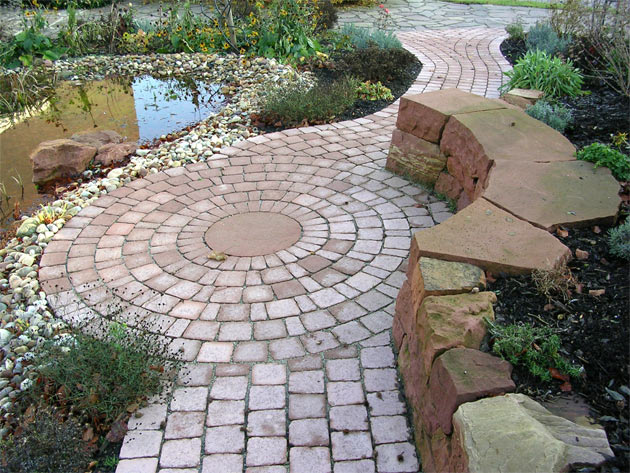 Gartenbau, Landschaftsbau, Hausgarten, Trockenmauern, Sichtschutz, Steingarten, Pflanzungen, Garten-Umgestaltungen, Garten-Neuanlagen, Sitzmauern, Polygonalbelge, Teich, Terrassen, mediterraner Garten, Baumfllungen, Gartenpflege