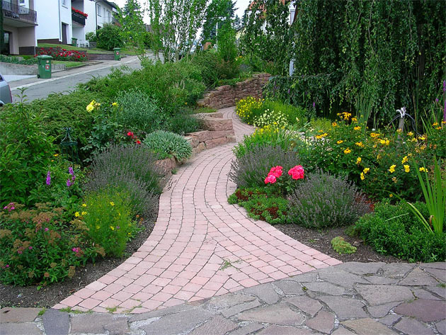 Gartenbau, Landschaftsbau, Hausgarten, Trockenmauern, Sichtschutz, Steingarten, Pflanzungen, Garten-Umgestaltungen, Garten-Neuanlagen, Sitzmauern, Polygonalbelge, Teich, Terrassen, mediterraner Garten, Baumfllungen, Gartenpflege