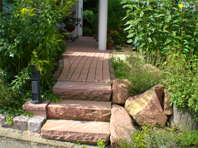 Gartenbau, Landschaftsbau, Hausgarten, Trockenmauern, Sichtschutz, Steingarten, Pflanzungen, Garten-Umgestaltungen, Garten-Neuanlagen, Sitzmauern, Polygonalbelge, Teich, Terrassen, mediterraner Garten, Baumfllungen, Gartenpflege