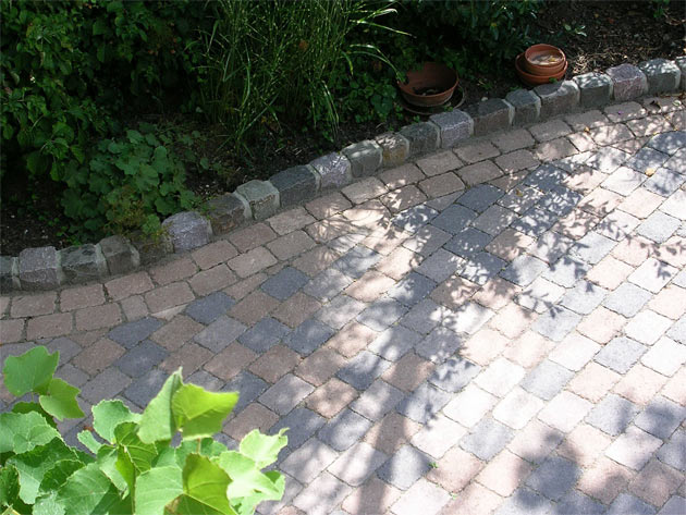 Gartenbau, Landschaftsbau, Hausgarten, Trockenmauern, Sichtschutz, Steingarten, Pflanzungen, Garten-Umgestaltungen, Garten-Neuanlagen, Sitzmauern, Polygonalbelge, Teich, Terrassen, mediterraner Garten, Baumfllungen, Gartenpflege