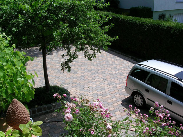 Gartenbau, Landschaftsbau, Hausgarten, Trockenmauern, Sichtschutz, Steingarten, Pflanzungen, Garten-Umgestaltungen, Garten-Neuanlagen, Sitzmauern, Polygonalbelge, Teich, Terrassen, mediterraner Garten, Baumfllungen, Gartenpflege