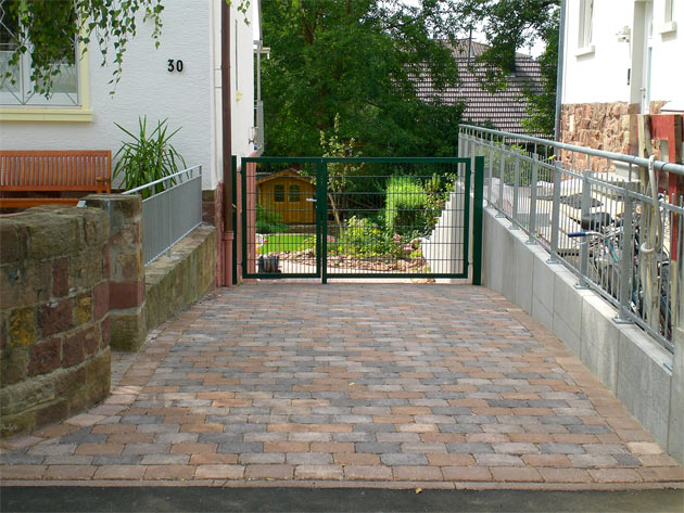 Gartenbau, Landschaftsbau, Hausgarten, Trockenmauern, Sichtschutz, Steingarten, Pflanzungen, Garten-Umgestaltungen, Garten-Neuanlagen, Sitzmauern, Polygonalbelge, Teich, Terrassen, mediterraner Garten, Baumfllungen, Gartenpflege