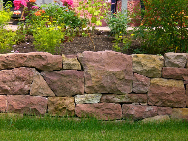 Gartenbau, Landschaftsbau, Hausgarten, Trockenmauern, Sichtschutz, Steingarten, Pflanzungen, Garten-Umgestaltungen, Garten-Neuanlagen, Sitzmauern, Polygonalbelge, Teich, Terrassen, mediterraner Garten, Baumfllungen, Gartenpflege