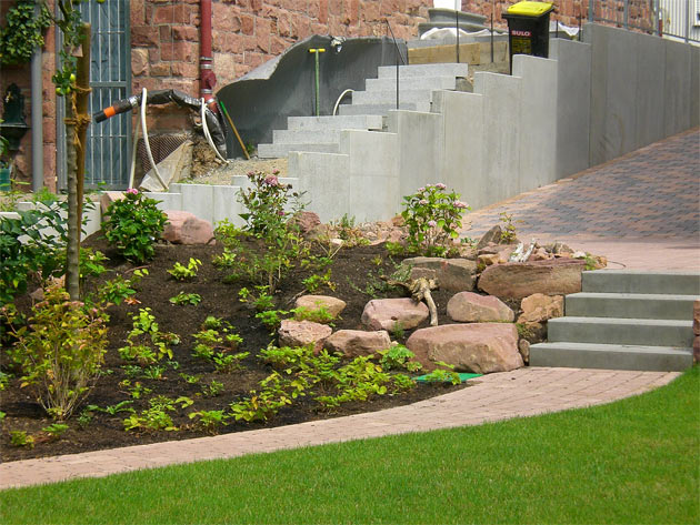 Gartenbau, Landschaftsbau, Hausgarten, Trockenmauern, Sichtschutz, Steingarten, Pflanzungen, Garten-Umgestaltungen, Garten-Neuanlagen, Sitzmauern, Polygonalbelge, Teich, Terrassen, mediterraner Garten, Baumfllungen, Gartenpflege