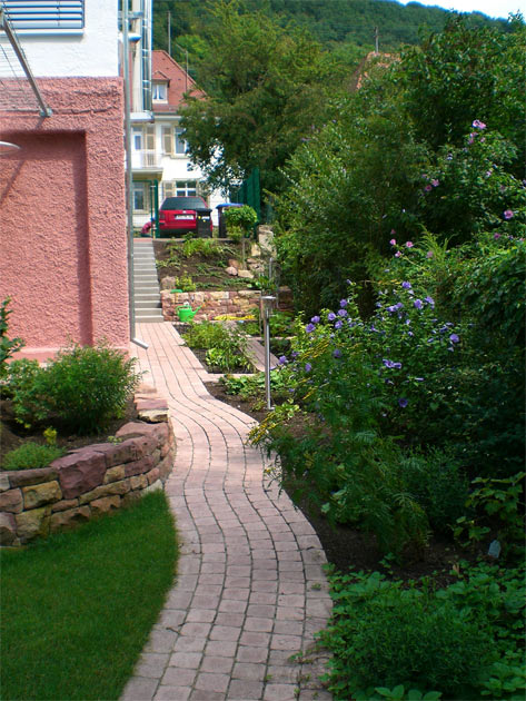 Gartenbau, Landschaftsbau, Hausgarten, Trockenmauern, Sichtschutz, Steingarten, Pflanzungen, Garten-Umgestaltungen, Garten-Neuanlagen, Sitzmauern, Polygonalbelge, Teich, Terrassen, mediterraner Garten, Baumfllungen, Gartenpflege