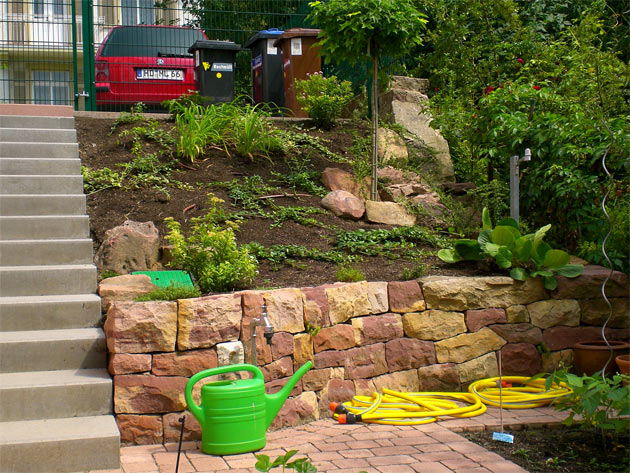 Gartenbau, Landschaftsbau, Hausgarten, Trockenmauern, Sichtschutz, Steingarten, Pflanzungen, Garten-Umgestaltungen, Garten-Neuanlagen, Sitzmauern, Polygonalbelge, Teich, Terrassen, mediterraner Garten, Baumfllungen, Gartenpflege