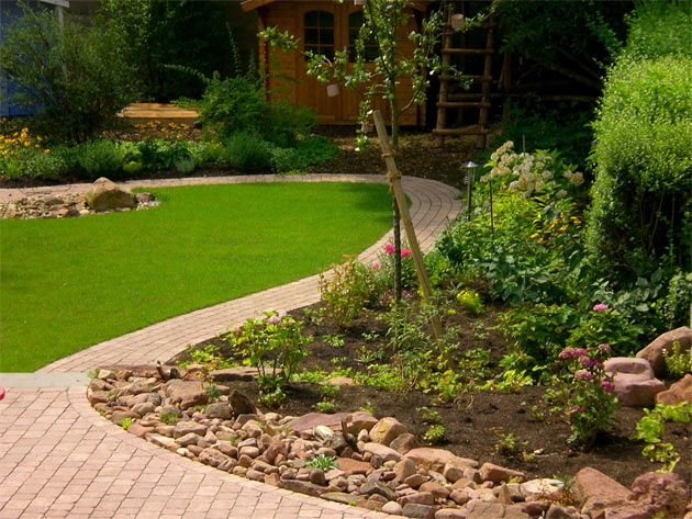 Gartenbau, Landschaftsbau, Hausgarten, Trockenmauern, Sichtschutz, Steingarten, Pflanzungen, Garten-Umgestaltungen, Garten-Neuanlagen, Sitzmauern, Polygonalbelge, Teich, Terrassen, mediterraner Garten, Baumfllungen, Gartenpflege