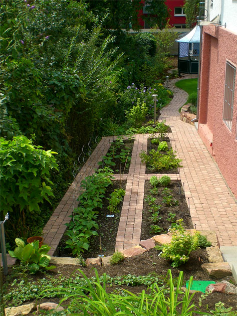 Gartenbau, Landschaftsbau, Hausgarten, Trockenmauern, Sichtschutz, Steingarten, Pflanzungen, Garten-Umgestaltungen, Garten-Neuanlagen, Sitzmauern, Polygonalbelge, Teich, Terrassen, mediterraner Garten, Baumfllungen, Gartenpflege