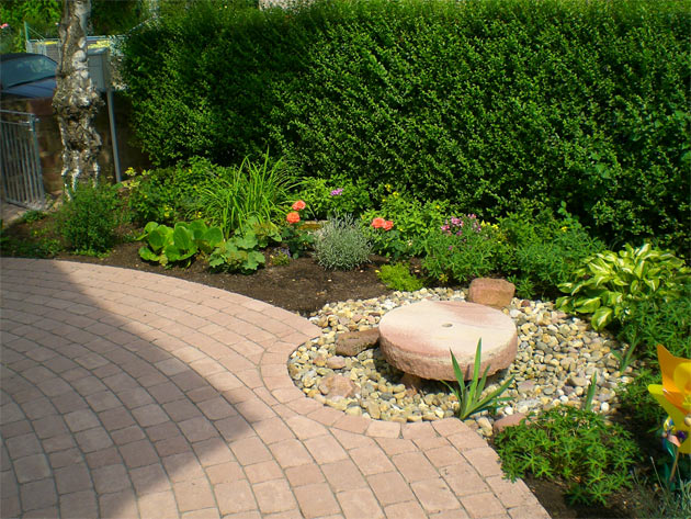 Gartenbau, Landschaftsbau, Hausgarten, Trockenmauern, Sichtschutz, Steingarten, Pflanzungen, Garten-Umgestaltungen, Garten-Neuanlagen, Sitzmauern, Polygonalbelge, Teich, Terrassen, mediterraner Garten, Baumfllungen, Gartenpflege