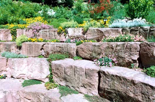 Gartenbau, Landschaftsbau, Hausgarten, Trockenmauern, Sichtschutz, Steingarten, Pflanzungen, Garten-Umgestaltungen, Garten-Neuanlagen, Sitzmauern, Polygonalbeläge, Teich, Terrassen, mediterraner Garten, Baumfällungen, Gartenpflege