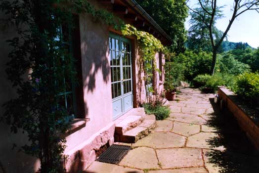 Gartenbau, Landschaftsbau, Hausgarten, Trockenmauern, Sichtschutz, Steingarten, Pflanzungen, Garten-Umgestaltungen, Garten-Neuanlagen, Sitzmauern, Polygonalbeläge, Teich, Terrassen, mediterraner Garten, Baumfällungen, Gartenpflege