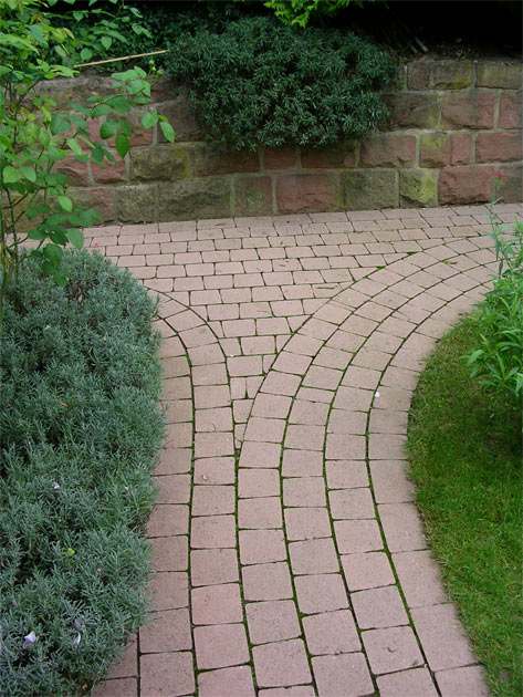 Gartenbau, Landschaftsbau, Hausgarten, Trockenmauern, Sichtschutz, Steingarten, Pflanzungen, Garten-Umgestaltungen, Garten-Neuanlagen, Sitzmauern, Polygonalbeläge, Teich, Terrassen, mediterraner Garten, Baumfällungen, Gartenpflege