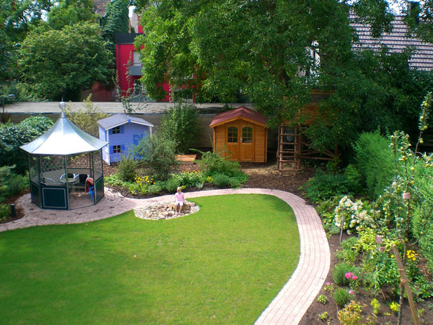 Gartenbau, Landschaftsbau, Hausgarten, Trockenmauern, Sichtschutz, Steingarten, Pflanzungen, Garten-Umgestaltungen, Garten-Neuanlagen, Sitzmauern, Polygonalbeläge, Teich, Terrassen, mediterraner Garten, Baumfällungen, Gartenpflege