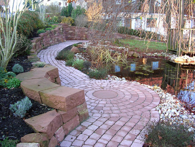 Gartenbau, Landschaftsbau, Hausgarten, Trockenmauern, Sichtschutz, Steingarten, Pflanzungen, Garten-Umgestaltungen, Garten-Neuanlagen, Sitzmauern, Polygonalbeläge, Teich, Terrassen, mediterraner Garten, Baumfällungen, Gartenpflege