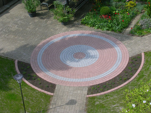 Gartenbau, Landschaftsbau, Hausgarten, Trockenmauern, Sichtschutz, Steingarten, Pflanzungen, Garten-Umgestaltungen, Garten-Neuanlagen, Sitzmauern, Polygonalbeläge, Teich, Terrassen, mediterraner Garten, Baumfällungen, Gartenpflege