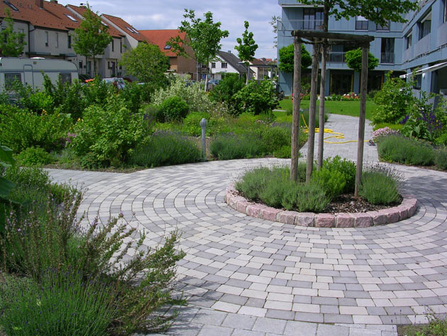 Gartenbau, Landschaftsbau, Hausgarten, Trockenmauern, Sichtschutz, Steingarten, Pflanzungen, Garten-Umgestaltungen, Garten-Neuanlagen, Sitzmauern, Polygonalbeläge, Teich, Terrassen, mediterraner Garten, Baumfällungen, Gartenpflege