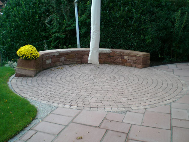 Gartenbau, Landschaftsbau, Hausgarten, Trockenmauern, Sichtschutz, Steingarten, Pflanzungen, Garten-Umgestaltungen, Garten-Neuanlagen, Sitzmauern, Polygonalbeläge, Teich, Terrassen, mediterraner Garten, Baumfällungen, Gartenpflege