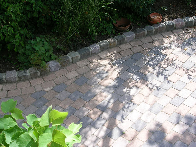 Gartenbau, Landschaftsbau, Hausgarten, Trockenmauern, Sichtschutz, Steingarten, Pflanzungen, Garten-Umgestaltungen, Garten-Neuanlagen, Sitzmauern, Polygonalbeläge, Teich, Terrassen, mediterraner Garten, Baumfällungen, Gartenpflege