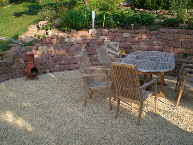 Gartenbau, Landschaftsbau, Hausgarten, Trockenmauern, Sichtschutz, Steingarten, Pflanzungen, Garten-Umgestaltungen, Garten-Neuanlagen, Sitzmauern, Polygonalbeläge, Teich, Terrassen, mediterraner Garten, Baumfällungen, Gartenpflege